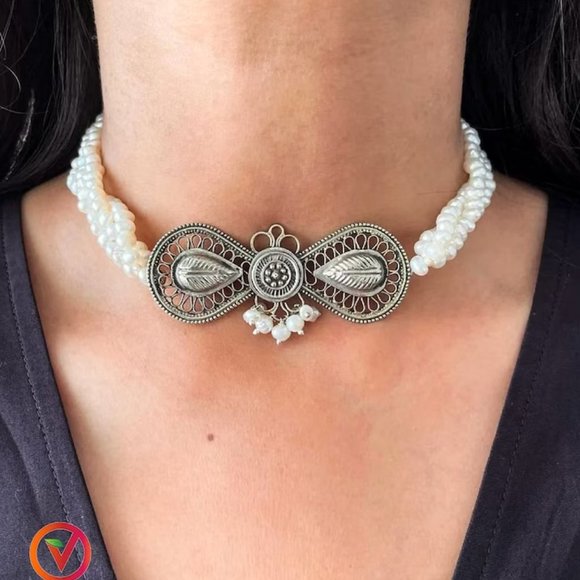 Bow and Pearls Choker Necklace, Statement Necklace - Picture 1 of 5